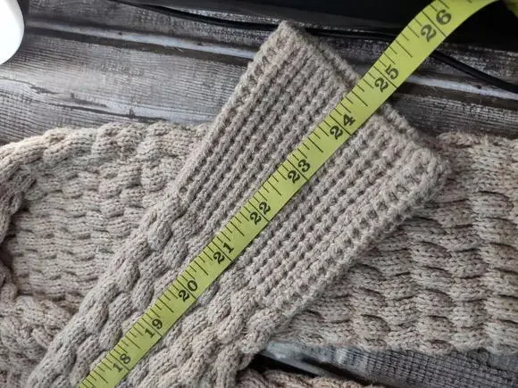 Victoria Secret Cable Knit Sweater Women's Size Medium Cream Colored EUC - Picture 6 of 11